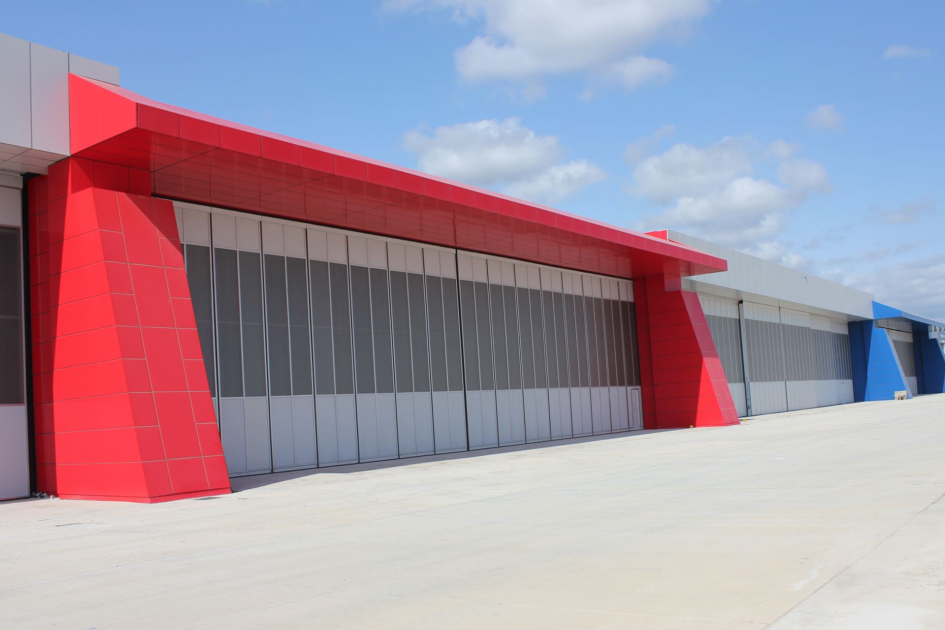 ДВЕРИ АНГАРА (АЭРОПОРТ С.ГОКЧЕН)