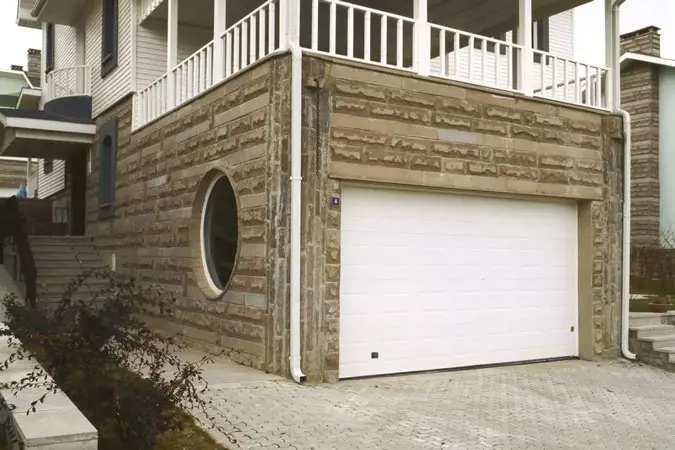 Гаражная дверь